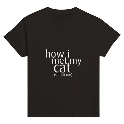 Camiseta Junior Unisex Estampado de Gato "Primer Mordisco" Michilandia | La tienda online de los fans de gatos