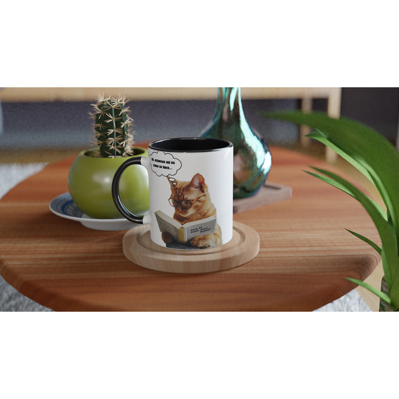 Taza Bicolor con Impresión de Gato "Entrenando Humanos" Michilandia