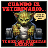 Póster Semibrillante de Gato con Marco Metal "Michi Hulk en el Gym" Michilandia | La tienda online de los amantes de gatos