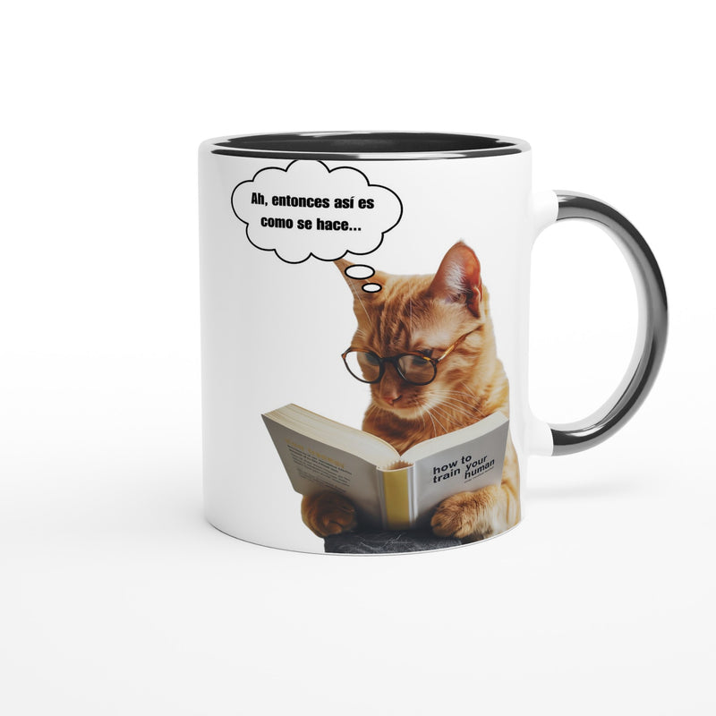 Taza Bicolor con Impresión de Gato "Entrenando Humanos" Michilandia