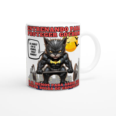 Taza Blanca con Impresión de Gato "Entrenamiento Nocturno" Michilandia | La tienda online de los amantes de gatos