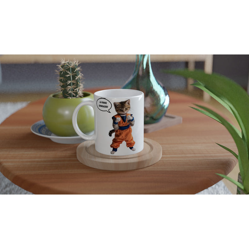 Taza Blanca con Impresión de Gato "Combate de Miaus" Michilandia