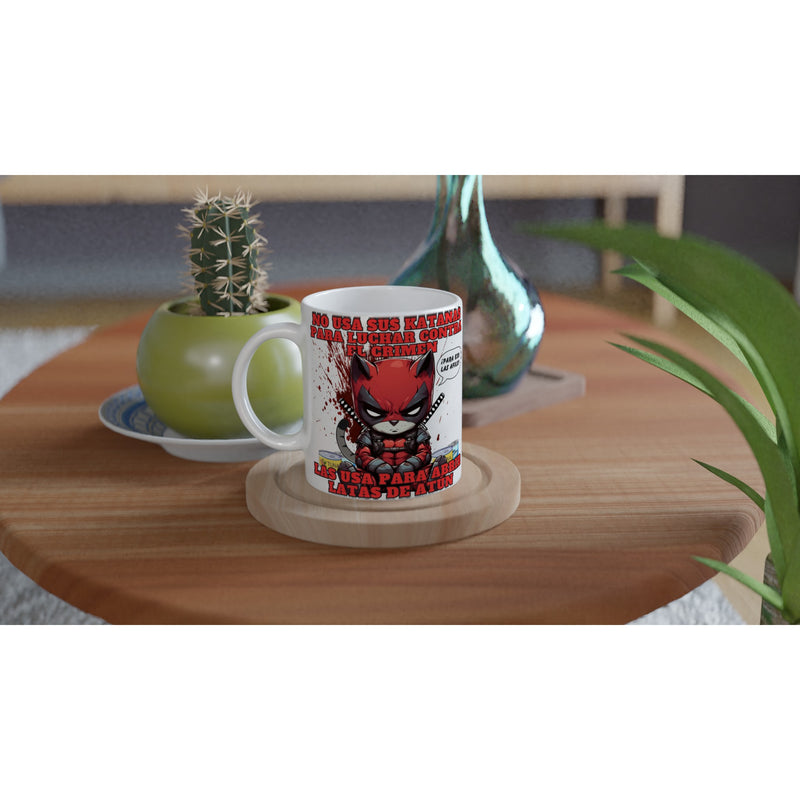 Taza blanca con impresión de gato "Katanas y Latas" Michilandia | La tienda online de los amantes de gatos