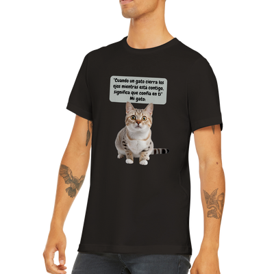 Camiseta unisex estampado de gato "Michi desconfiado" Gelato