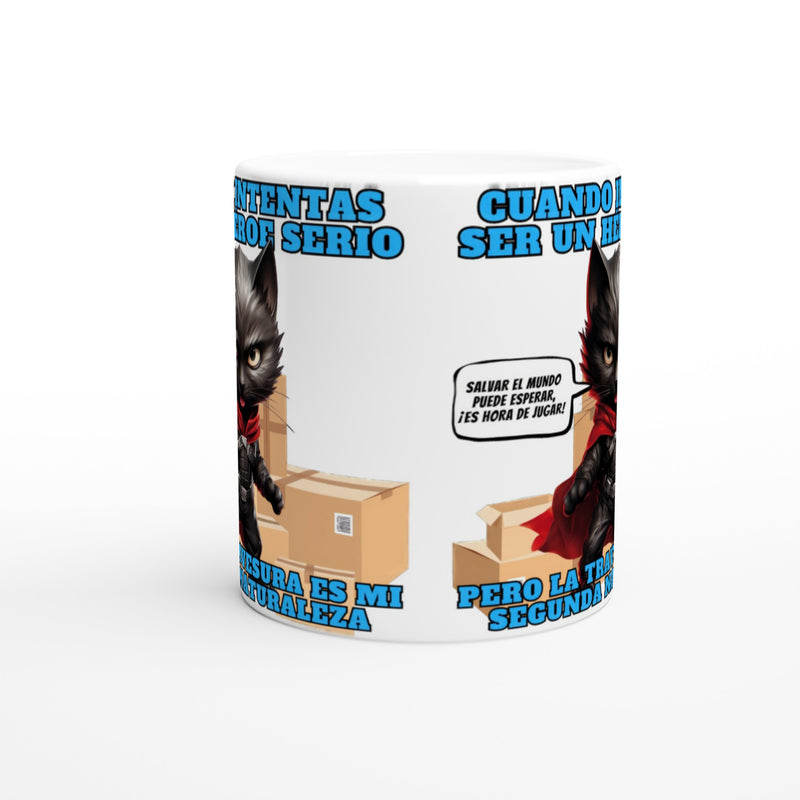 Taza Blanca con Impresión de Gato "Capa y Travesuras" Michilandia | La tienda online de los fans de gatos