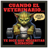 Póster Semibrillante de Gato con Marco Metal "Michi Hulk en el Gym" Michilandia | La tienda online de los amantes de gatos