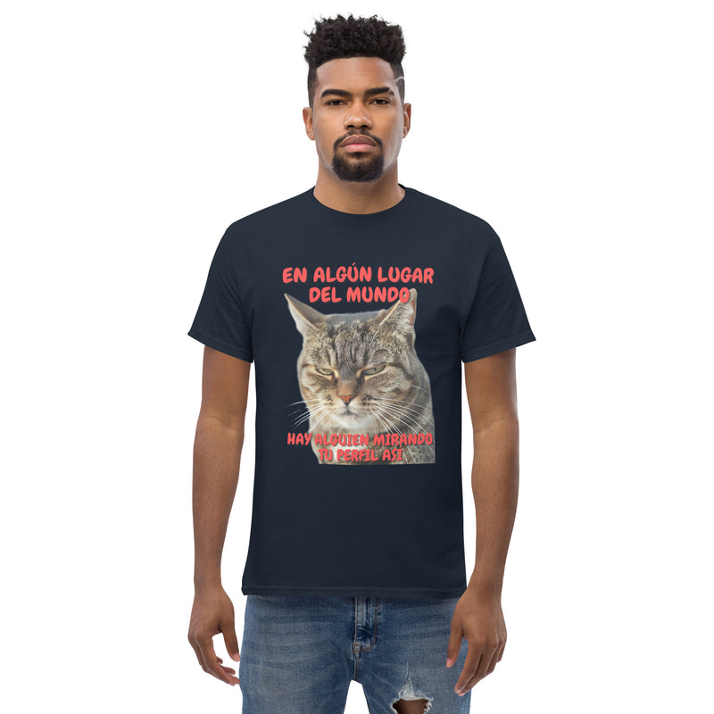 Camiseta Unisex Estampado de Gato "Mirada Inquisitiva" Michilandia | La tienda online de los fans de gatos